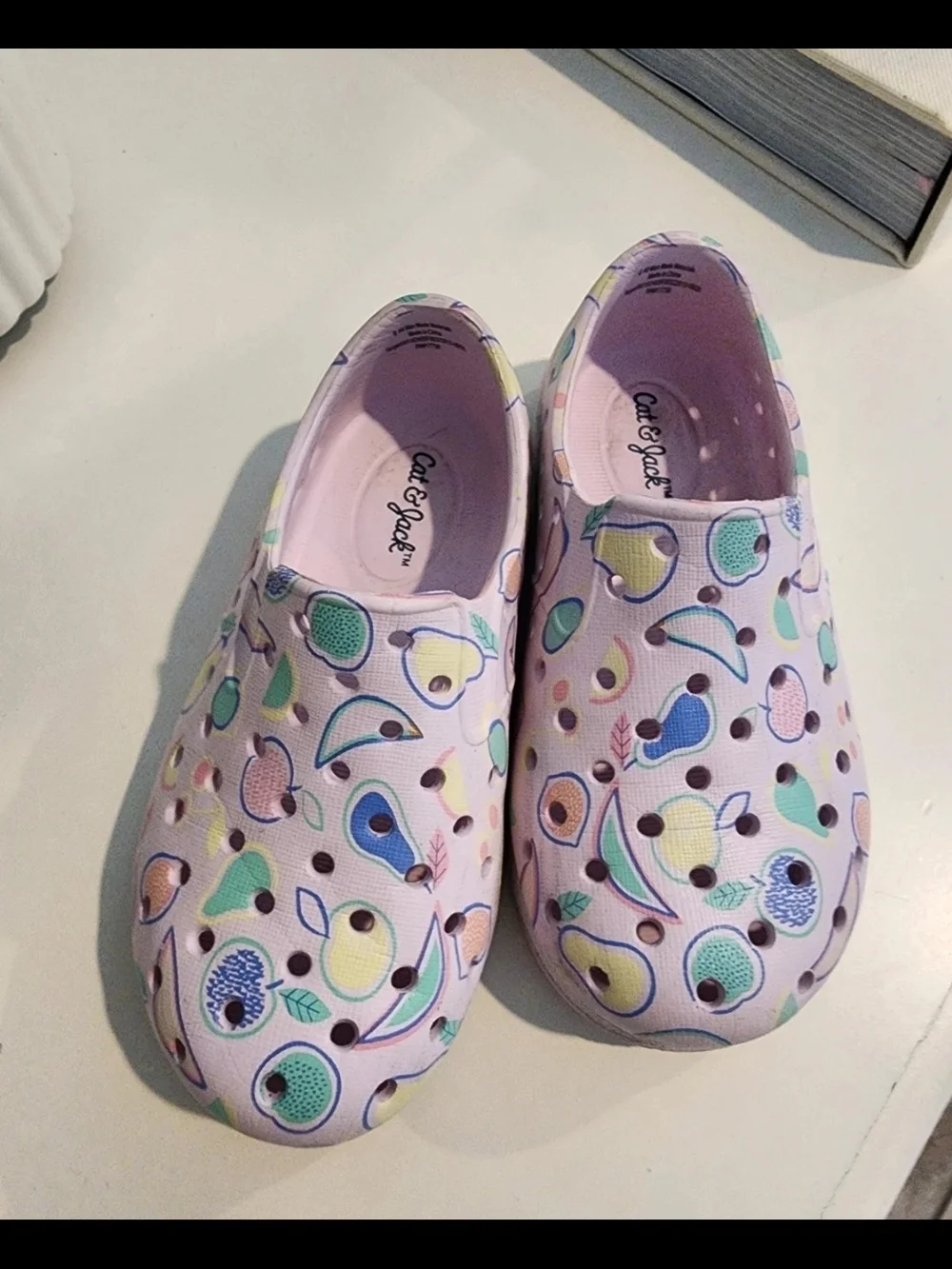 Cat & Jack Kids Summer Beach & Pool Shoes – Size 6